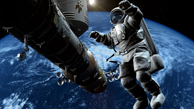 Astronaut spacecraft earth horizon moon free wallpaper - medium preview image