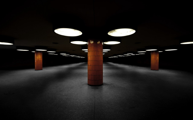 Dark room column berlin moon free wallpaper - medium preview image