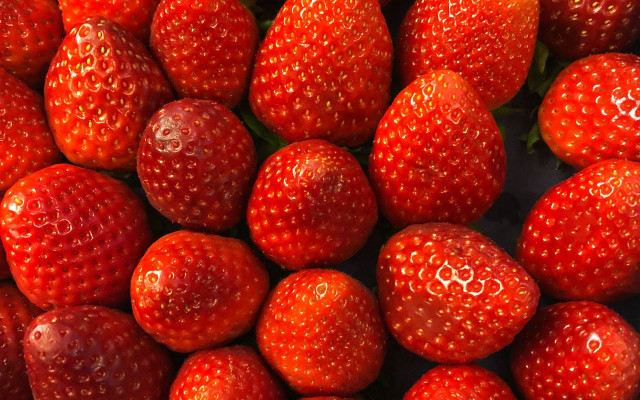 Red strawberries pile table black free wallpaper - medium preview image