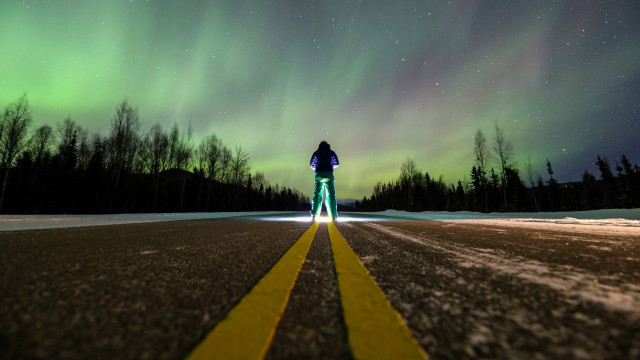 Aurora green light outerspace night free wallpaper - medium preview image
