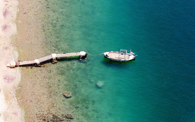 Boat docked pier tiltshift aerial free wallpaper - medium preview image
