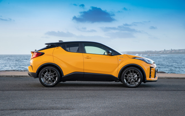 Yellow car ocean sky clouds free wallpaper - medium preview image