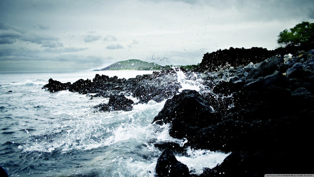 Rocky shore water splashing island free wallpaper - medium preview image
