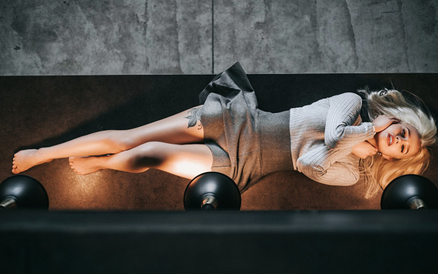 Elsa bleda couch laying exercise free wallpaper - medium preview image
