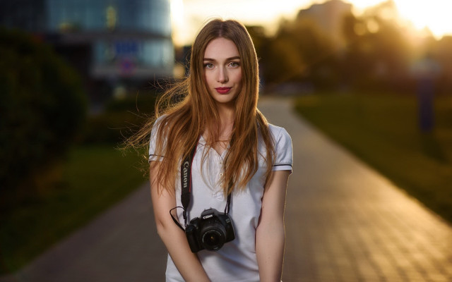 Woman camera sunset city portrait #2 free wallpaper - medium preview image