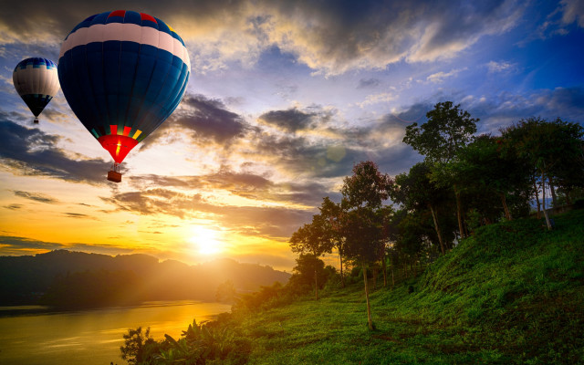 Hot air balloon sunset cloudy free wallpaper - medium preview image
