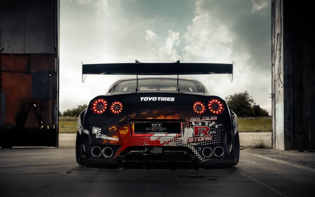 Car red taillight black body free wallpaper - medium preview image