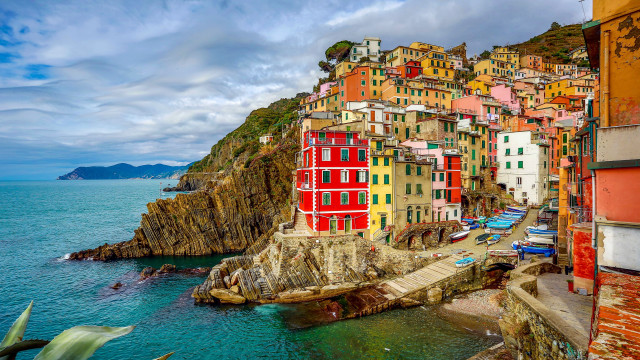 Colorful village cliff ocean beach free wallpaper - medium preview image