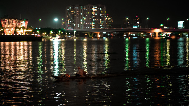 Night cityscape reflection ferris wheel free wallpaper - medium preview image