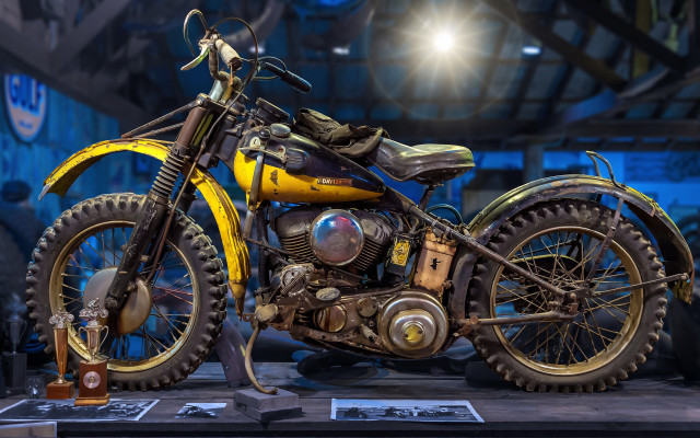 Motorcycle display blue background spotlight free wallpaper - medium preview image