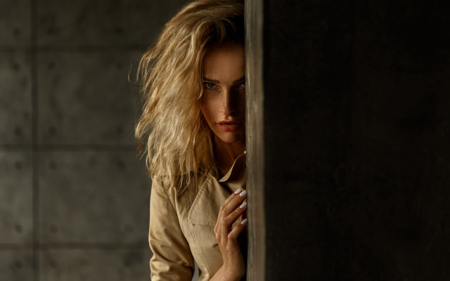 Woman serious look blonde green free wallpaper - medium preview image