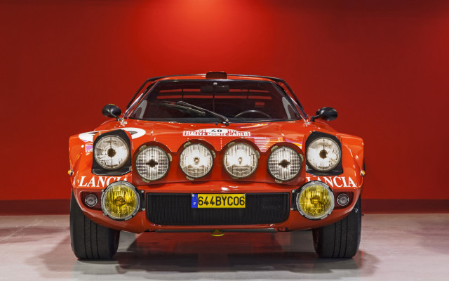 Red car number plate headlights free wallpaper - medium preview image