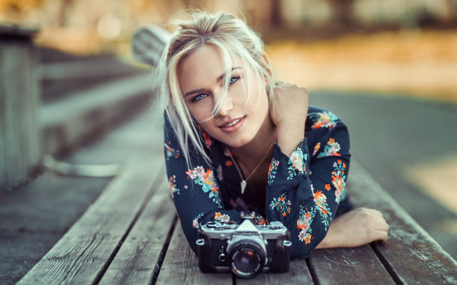 Woman bench camera cosplay kimono free wallpaper - medium preview image