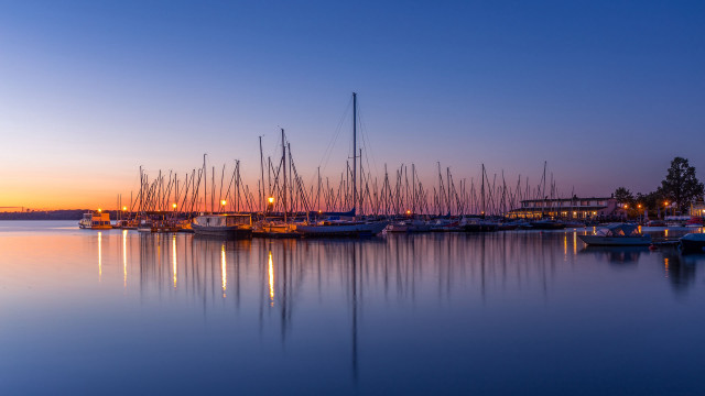 Harbor boats sunset reflections cityscape free wallpaper - medium preview image