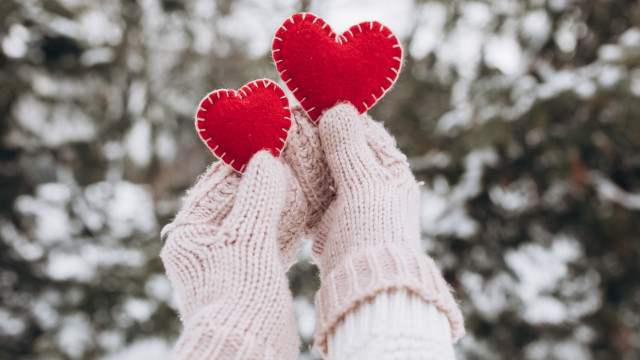 Hands hearts snow romantic bokeh free wallpaper - medium preview image
