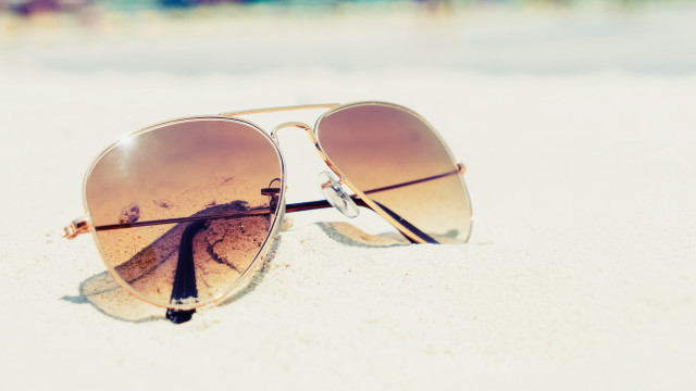 Sunglasses beach ocean sun reflection free wallpaper - medium preview image