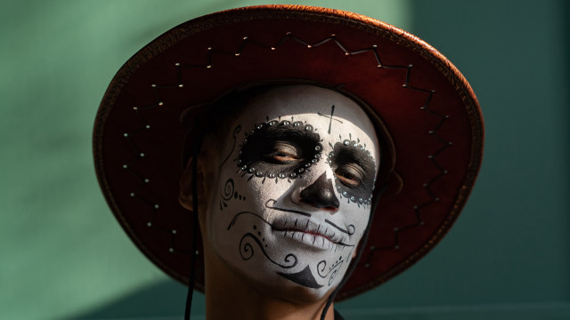 Man skeleton face white hat free wallpaper - medium preview image