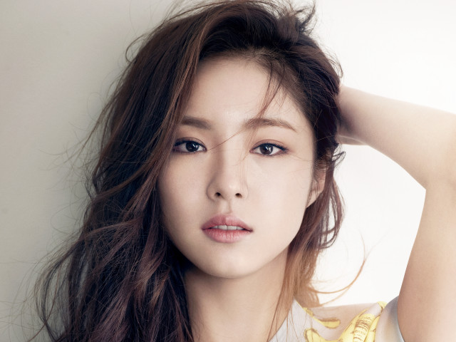 Woman longhair yellowtie pose naturalism free wallpaper - medium preview image