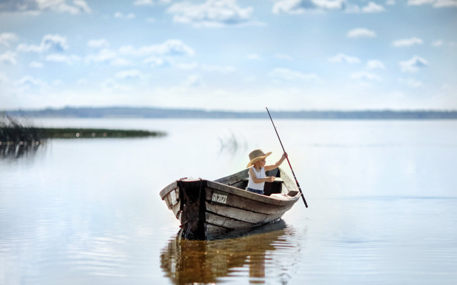 Man boat lake hat artur free wallpaper - medium preview image