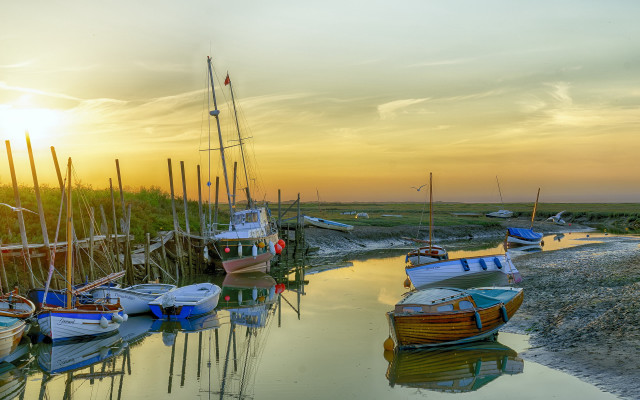 Boats river shore sunset ocean free wallpaper - medium preview image