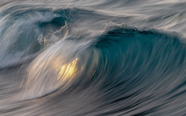 Wave breaking shore light photorealistic free wallpaper - medium preview image