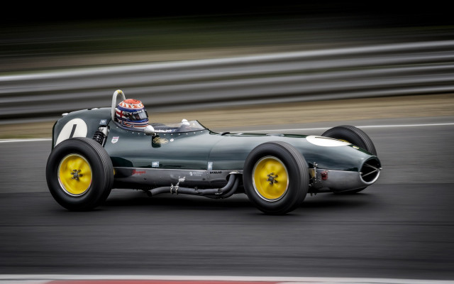 Vintage racecar helmet yellowrim motionblur free wallpaper - medium preview image