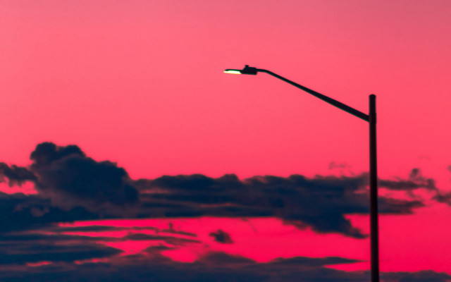 Pink sky clouds streetlight dusk free wallpaper - medium preview image