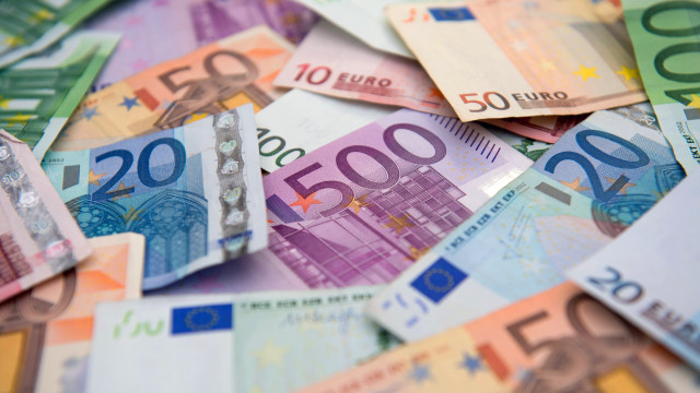 Euro bills building star 3d free wallpaper - medium preview image