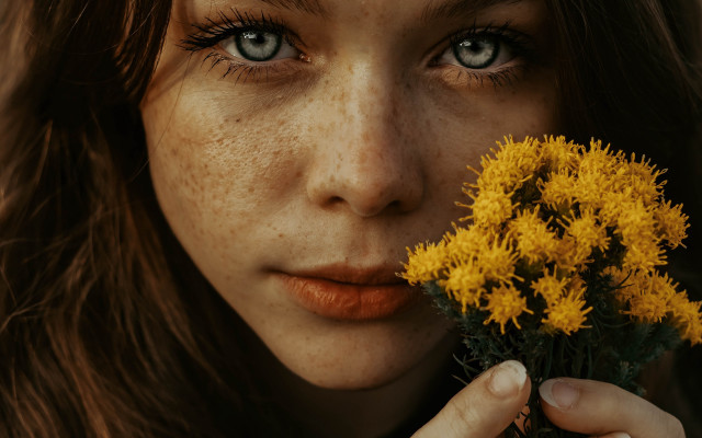 Woman holding flowers autumn brown free wallpaper - medium preview image