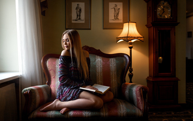 Woman sitting reading book lamp free wallpaper - medium preview image