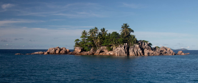 Small island palm trees ocean #20 free wallpaper - medium preview image