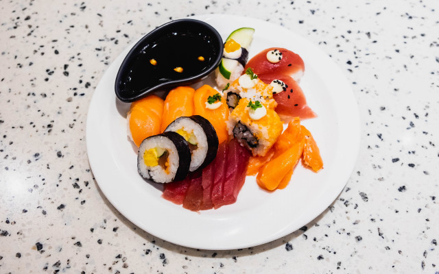 Sushi blackspoon white speckled table free wallpaper - medium preview image