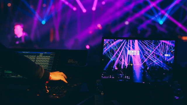 Concert gamer purple lights neon free wallpaper - medium preview image