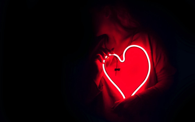 Neon heart hologram dark neo free wallpaper - medium preview image