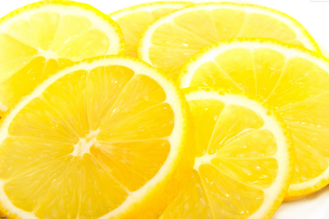 Close up lemons plate water free wallpaper - medium preview image