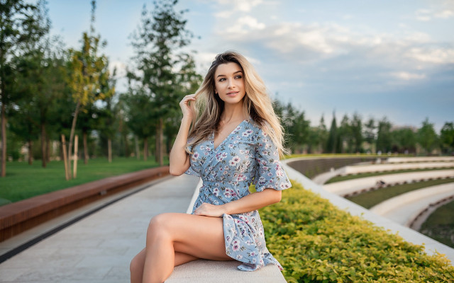 Woman park sky green dress free wallpaper - medium preview image