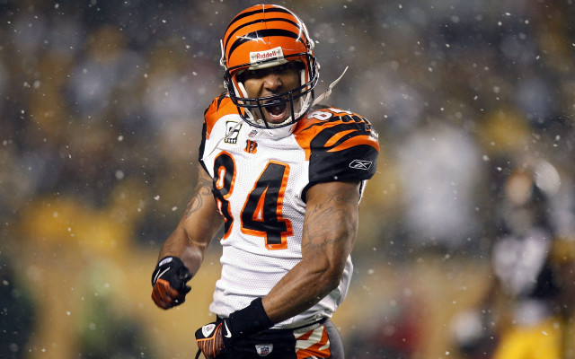 Football player running snow mouth free wallpaper - medium preview image
