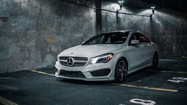 White mercedes benz 3d render #2 free wallpaper - medium preview image