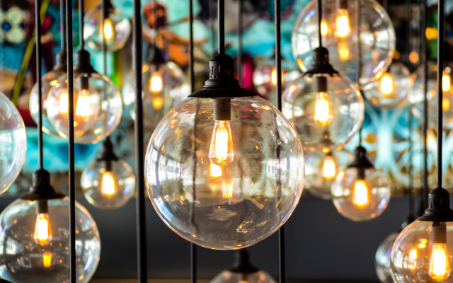 Light bulbs ceiling room lights free wallpaper - medium preview image