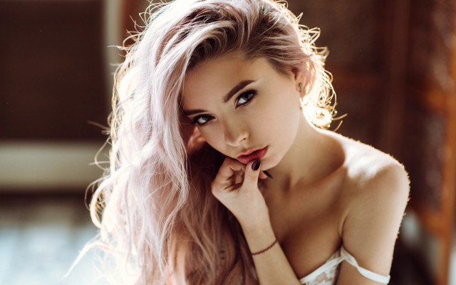 Blonde portrait rococo bare shoulders free wallpaper - medium preview image
