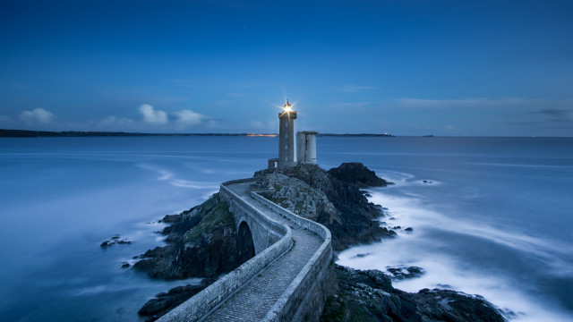 Lighthouse rockycliff fullmoon tiltshift radiantlight free wallpaper - medium preview image