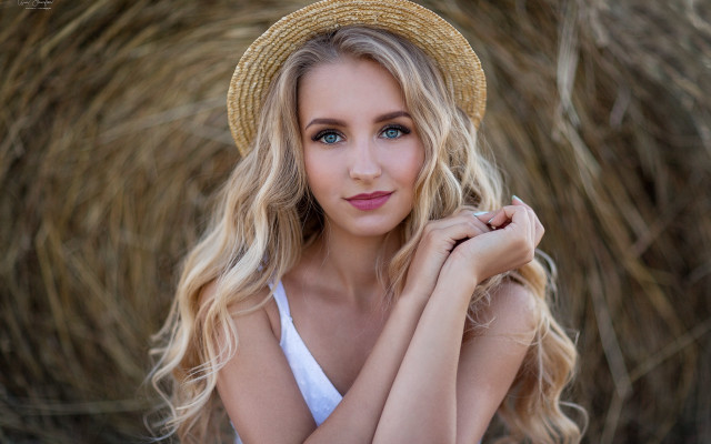 Eszter mattioni hayfield portrait blonde free wallpaper - medium preview image