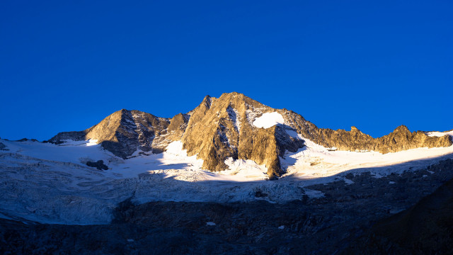 Mountain snow peak blue sky #5 free wallpaper - medium preview image