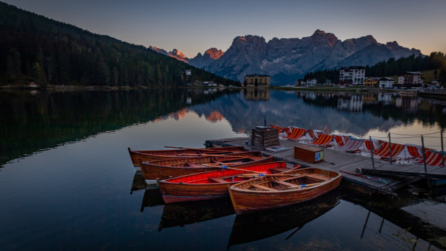 Boats lake mountain sunset architecture free wallpaper - medium preview image