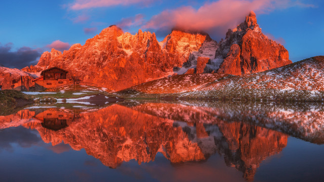 Mountain lake house magic red free wallpaper - medium preview image
