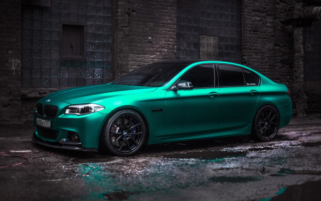 Green car brick building rain free wallpaper - medium preview image