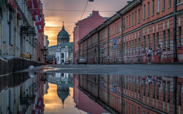 City street puddle dome reflection free wallpaper - medium preview image