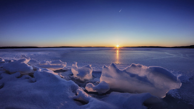 Sunset frozen lake ice water free wallpaper - medium preview image