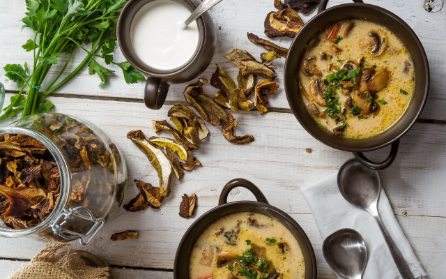 Soup bowls spoons milk clock free wallpaper - medium preview image