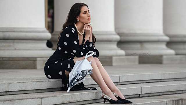 Woman sitting steps handbag fashion free wallpaper - medium preview image